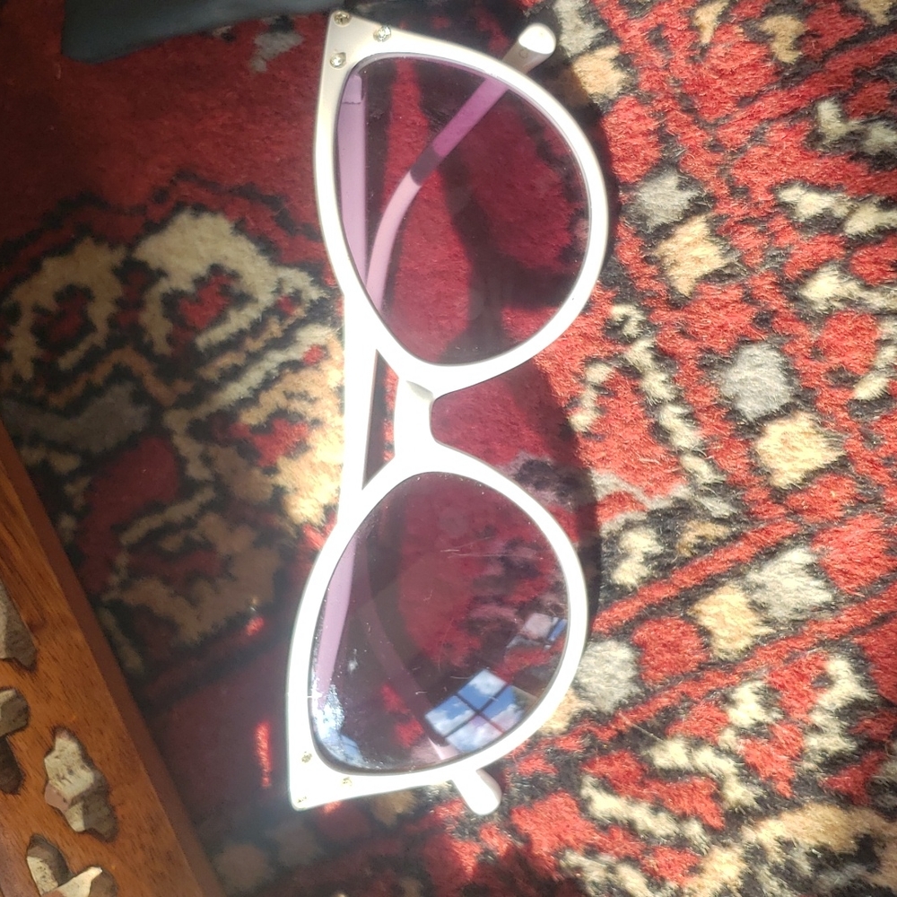 Vintage white cat eye Sunnies
